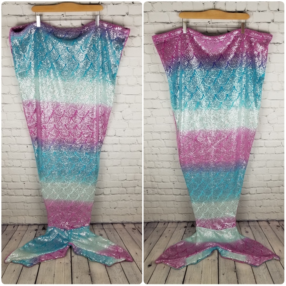 Metallic fleece rainbow mermaid blanket - Picture 2 of 8